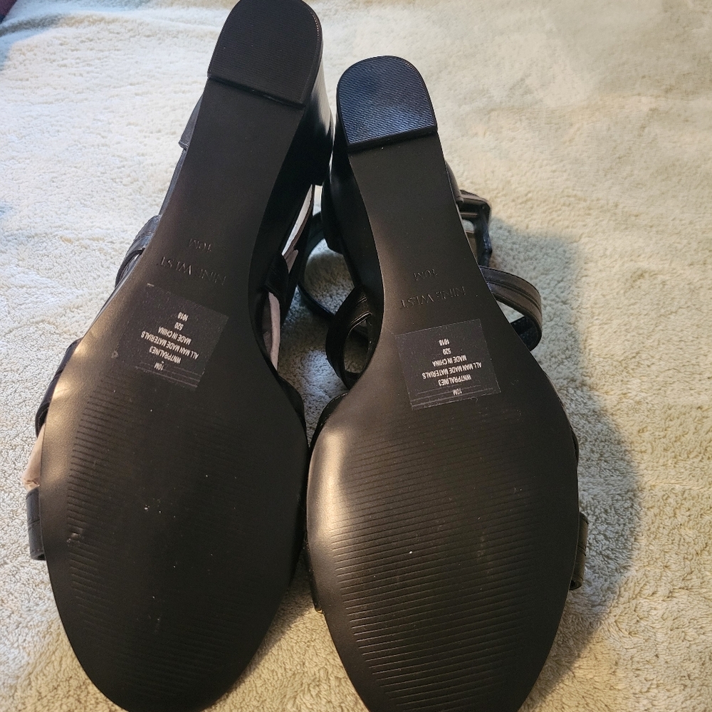 Black wedge strappy sandal